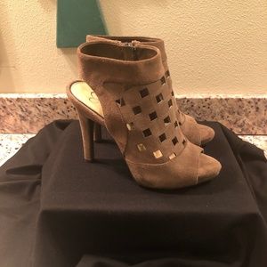 Jessica Simpson Tan Pump